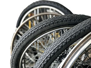 Bicycle tyres and inner tubes